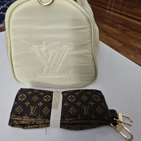 Inspired Nylon Bag - Picture 4 of 9